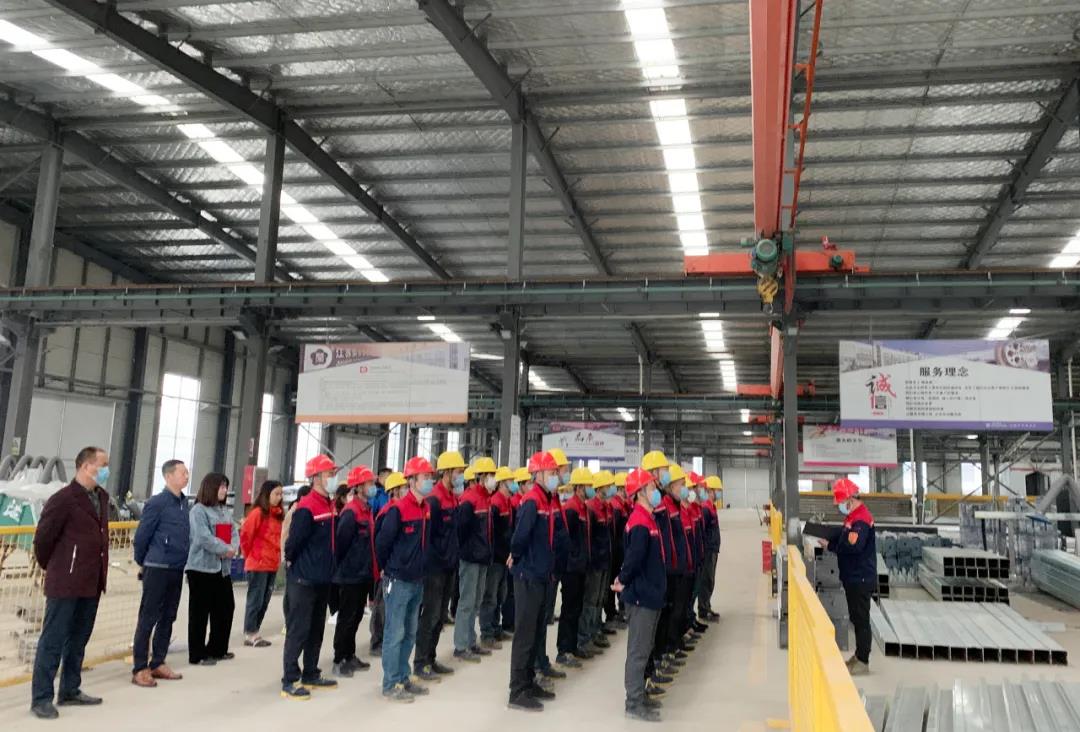 榮大公交候車(chē)亭廠家榮譽(yù)表彰例會(huì)配圖一