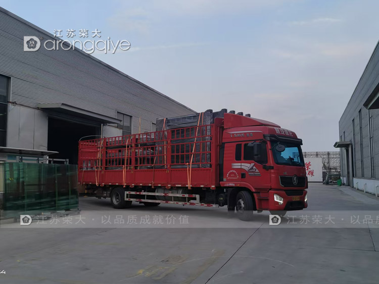 廣東不銹鋼公交站臺成功發(fā)貨圖一