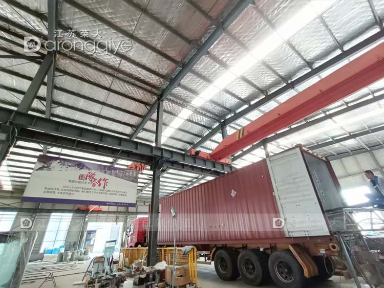 公交候車亭成功發(fā)往德國(guó)配圖二