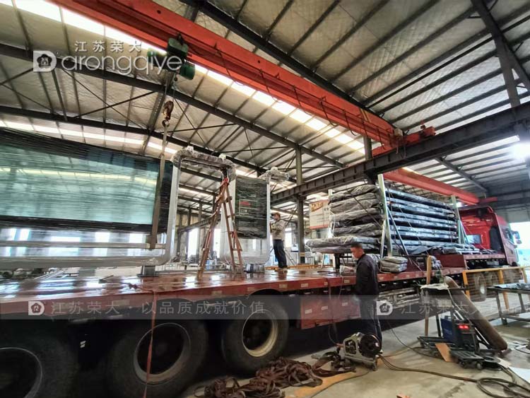 第二批山東公交候車亭發(fā)往項目地配圖一